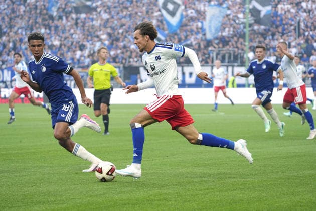 Foto : Otto Emerson STANGE ( HSV ) gegen Kenay MYRIE , links Fussball Bundesliga , Freundschaftsspiel am So. 04.10.2026 Hamburger SV - FC Kopenhagen