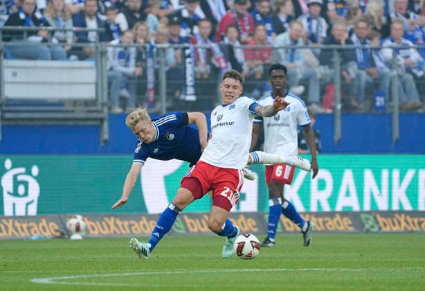 Foto : Nicolai REMBERG ( HSV ) gegen Birter MELING , links Fussball Bundesliga , Freundschaftsspiel am So. 04.10.2026 Hamburger SV - FC Kopenhagen
