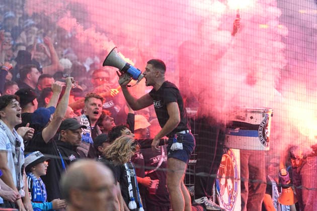 Foto : die dänischen Fans sorgen für Stimmung Fussball Bundesliga , Freundschaftsspiel am So. 04.10.2026 Hamburger SV - FC Kopenhagen