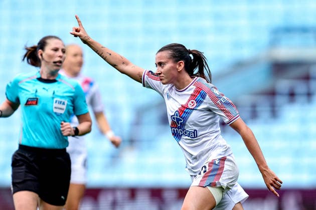 Aston Villa Women v Crystal Palace Women, Women s Super League GOAL scores 1-1 Crystal Palace Women forward Abbie Larkin (19) shoots at goal and scores and celebrates during the Women s Super League match between Aston Villa Women and Crystal Palace Women at Villa Park, Birmingham, UK on 4 October 2026. Birmingham Villa Park West Midlands UK Editorial use only , Copyright: xManjitxNarotrax PSI-24960-0055