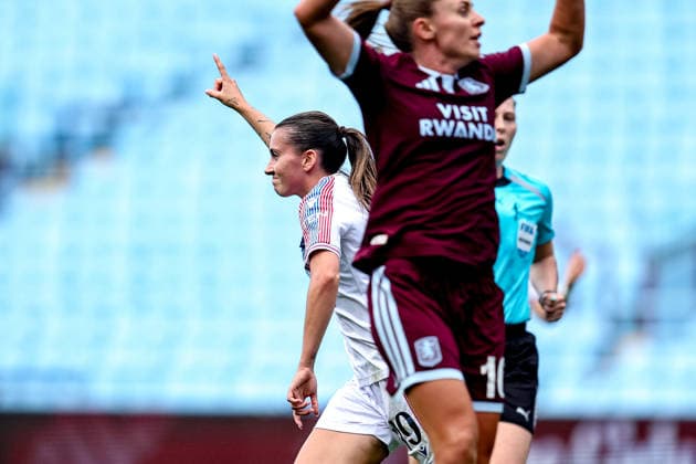 Aston Villa Women v Crystal Palace Women, Women s Super League GOAL scores 1-1 Crystal Palace Women forward Abbie Larkin (19) shoots at goal and scores and celebrates during the Women s Super League match between Aston Villa Women and Crystal Palace Women at Villa Park, Birmingham, UK on 4 October 2026. Birmingham Villa Park West Midlands UK Editorial use only , Copyright: xManjitxNarotrax PSI-24960-0056