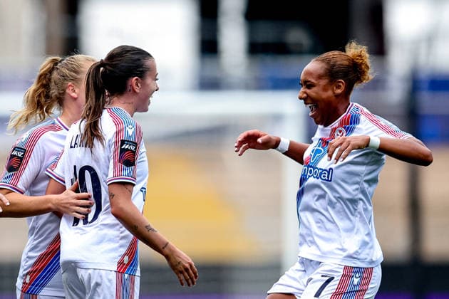 Aston Villa Women v Crystal Palace Women, Women s Super League GOAL scores 1-1 Crystal Palace Women forward Abbie Larkin (19) shoots at goal and scores and celebrates during the Women s Super League match between Aston Villa Women and Crystal Palace Women at Villa Park, Birmingham, UK on 4 October 2026. Birmingham Villa Park West Midlands UK Editorial use only , Copyright: xManjitxNarotrax PSI-24960-0058