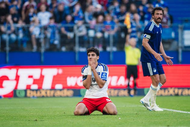 Testspiel: Hamburger SV vs. FC Kopenhagen, 04.10.2026 Martin Adeline (Hamburger SV, 5) vergibt eine Großchance, Thomas Delaney (FC Kopenhagen, 27) jubelt; Fußball, Testspiel: Hamburger SV vs. FC Kopenhagen am 04.10.2026 im Volksparkstadion, Hamburg DFL REGULATIONS PROHIBIT ANY USE OF PHOTOGRAPHS AS IMAGE SEQUENCES AND OR QUASI-VIDEO. Copyright: xBEAUTIFULxSPORTS Tonhäuserx