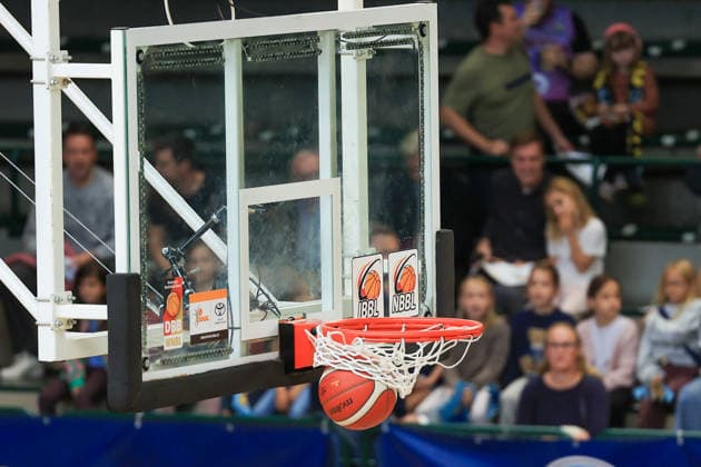 2026_10_04, Basketball, Alba Berlin Frauen vs BC Marburg, 1. Damen-Basketball-Bundesliga (DBBL), Spieltag 1 , Sömmeringhalle Berlin Ball im Korb Berlin Berlin Deutschland