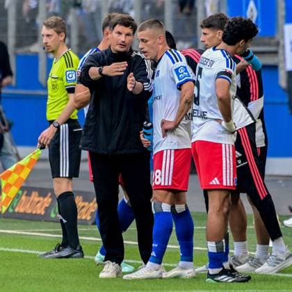 Trainer Merlin Polzin Miro Muheim ( HSV ) ( Kopenhagen ) Deutschland , Hamburg , Volksparkstadion , Fussball , 1. Bundesliga , Test , Hamburger SV - FC Kopenhagen
