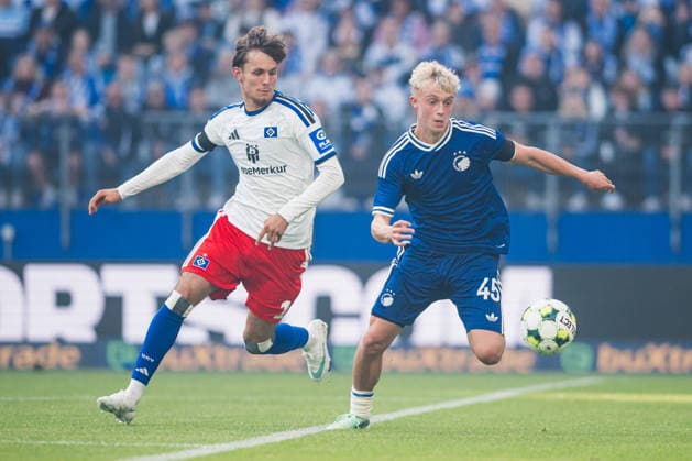 Testspiel: Hamburger SV vs. FC Kopenhagen, 04.10.2026 Otto Stange (Hamburger SV, 19) gegen Gunnar Orri Olsen (FC Kopenhagen, 45); Fußball, Testspiel: Hamburger SV vs. FC Kopenhagen am 04.10.2026 im Volksparkstadion, Hamburg DFL REGULATIONS PROHIBIT ANY USE OF PHOTOGRAPHS AS IMAGE SEQUENCES AND OR QUASI-VIDEO. Copyright: xBEAUTIFULxSPORTS Tonhäuserx
