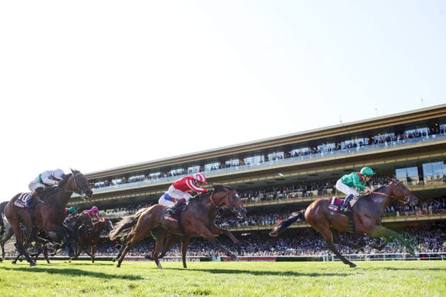 04.10.2026, Longchamp, Paris, FRA - Daryz with Mickael Barzalona up wins the Qatar Prix de l Arc de Triomphe. ParisLongchamp racecourse. (Pferd, Jockey, Daryz, Barzalona, Sieg, Ziel, Zielankunft) 261004D555LONGCHAMP.JPG