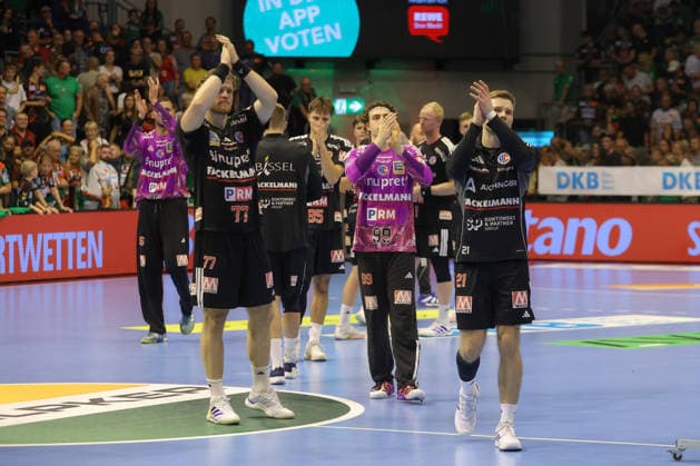 04.10.2026, xtgx, Handball Opel HBL, SC Magdeburg - HC Erlangen emspor, v.l. Erlangen enttaeuscht, schaut enttaeuscht, niedergeschlagen, disappointed Magdeburg