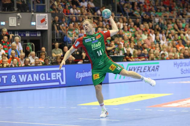 04.10.2026, xtgx, Handball Opel HBL, SC Magdeburg - HC Erlangen emspor, v.l. Omar Ingi Magnusson (Magdeburg, 14) wirft Tor, Torschuetze, erzielt Tor, Treffer, scores the goal SIebenmeter Magdeburg