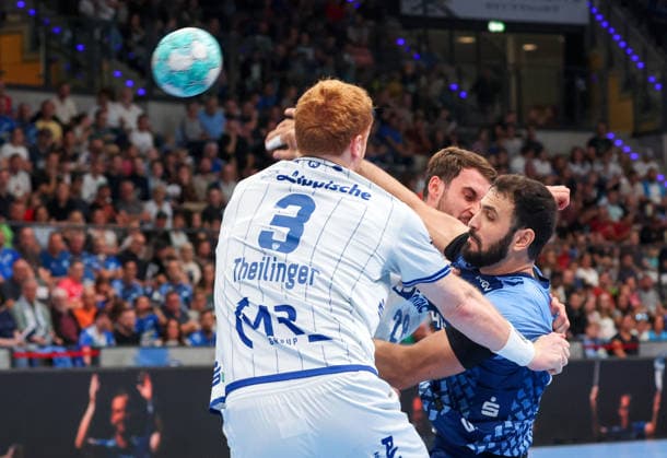 04.10.2026, Deutschland, Stuttgart, DHB Pokal Saison 2026 2027, TVB Stuttgart vs. TBV Lemgo Lippe, v.l. Nicolai Theilinger (TBV), JoÃ«l Willecke (TBV), Mohamed Amine Darmoul (TVB)