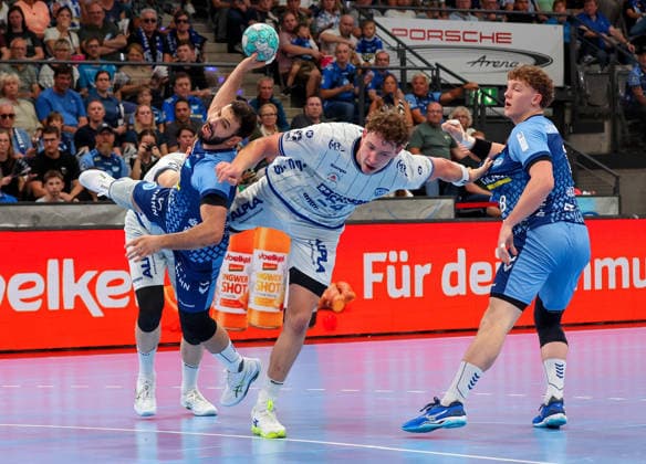 04.10.2026, Deutschland, Stuttgart, Opel HBL, Bundesliga 2026 2027, TVB Stuttgart vs. TBV Lemgo Lippe, v.l. Lenny Rubin (TBV), Mohamed Amine Darmoul (TVB), Max Heydecke (TVB)