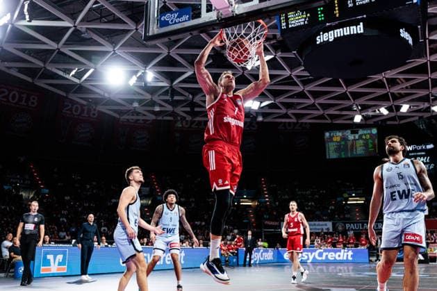 easyCredit Basketball Bundesliga: FC Bayern München - EWE Baskets Oldenburg; 04.10.2026 Johannes Jo Voigtmann (FC Bayern München, 7) dunkt den Ball easyCredit Basketball Bundesliga: FC Bayern München - EWE Baskets Oldenburg, München, BMW Park am 04.10.2026 Copyright: xBEAUTIFULxSPORTS Wunderlx