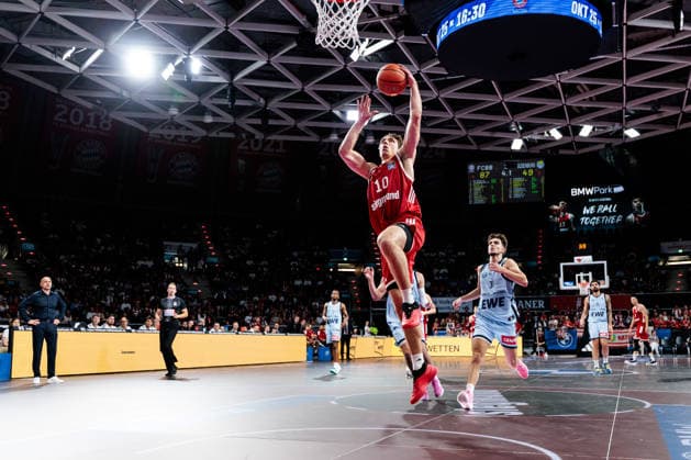 easyCredit Basketball Bundesliga: FC Bayern München - EWE Baskets Oldenburg; 04.10.2026 Justinian Jessup (FC Bayern München, 10) im Wurf easyCredit Basketball Bundesliga: FC Bayern München - EWE Baskets Oldenburg, München, BMW Park am 04.10.2026 Copyright: xBEAUTIFULxSPORTS Wunderlx