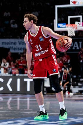 easyCredit Basketball Bundesliga: FC Bayern München - EWE Baskets Oldenburg; 04.10.2026 Rokas Jokubaitis (FC Bayern München, 31) am Ball easyCredit Basketball Bundesliga: FC Bayern München - EWE Baskets Oldenburg, München, BMW Park am 04.10.2026 Copyright: xBEAUTIFULxSPORTS Wunderlx