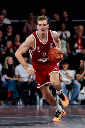 easyCredit Basketball Bundesliga: FC Bayern München - EWE Baskets Oldenburg; 04.10.2026 Justus Hollatz (FC Bayern München, 21) am Ball easyCredit Basketball Bundesliga: FC Bayern München - EWE Baskets Oldenburg, München, BMW Park am 04.10.2026 Copyright: xBEAUTIFULxSPORTS Wunderlx