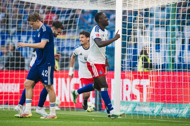 Testspiel: Hamburger SV vs. FC Kopenhagen, 04.10.2026 TOR, JUBEL durch Kofi Amoako (Hamburger SV, 22) zum 1:0; Fußball, Testspiel: Hamburger SV vs. FC Kopenhagen am 04.10.2026 im Volksparkstadion, Hamburg DFL REGULATIONS PROHIBIT ANY USE OF PHOTOGRAPHS AS IMAGE SEQUENCES AND OR QUASI-VIDEO. Copyright: xBEAUTIFULxSPORTS Tonhäuserx