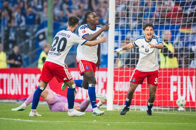 Testspiel: Hamburger SV vs. FC Kopenhagen, 04.10.2026 TOR, JUBEL durch Kofi Amoako (Hamburger SV, 22) zum 1:0; Fußball, Testspiel: Hamburger SV vs. FC Kopenhagen am 04.10.2026 im Volksparkstadion, Hamburg DFL REGULATIONS PROHIBIT ANY USE OF PHOTOGRAPHS AS IMAGE SEQUENCES AND OR QUASI-VIDEO. Copyright: xBEAUTIFULxSPORTS Tonhäuserx