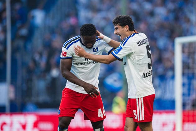Testspiel: Hamburger SV vs. FC Kopenhagen, 04.10.2026 TOR, JUBEL durch Kofi Amoako (Hamburger SV, 22) zum 1:0, hier mit Martin Adeline (Hamburger SV, 5); Fußball, Testspiel: Hamburger SV vs. FC Kopenhagen am 04.10.2026 im Volksparkstadion, Hamburg DFL REGULATIONS PROHIBIT ANY USE OF PHOTOGRAPHS AS IMAGE SEQUENCES AND OR QUASI-VIDEO. Copyright: xBEAUTIFULxSPORTS Tonhäuserx