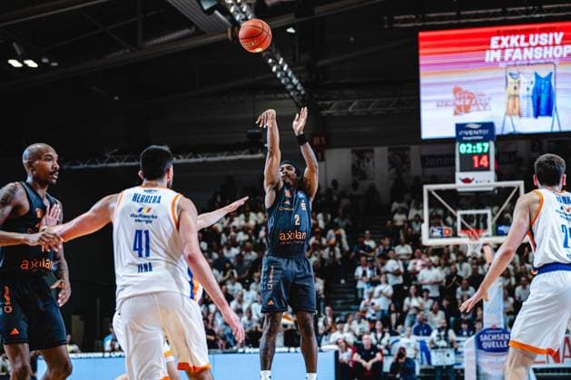 easycredit BBL Basketball Bundesliga 2026 2027 4. Spieltag Science City Jena vs NINERS Chemnitz am 04.10.2026 Stefan Smith (Chemnitz) beim Wurf Sparkassen Arena
