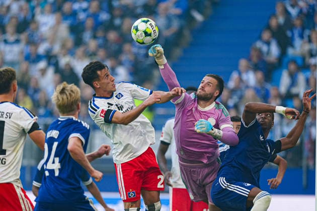 Nicolas Capaldo (Hamburger SV, 24), Diant Ramaj (FC Kopenhagen, 01) GER, Hamburger SV vs. FC Kopenhagen, Fußball, Testspiel, Saison 2026 2027, 04.10.2026 GER, Hamburger SV vs. FC Kopenhagen, Fußball, Testspiel, Saison 2026 2027, 04.10.2026 Hamburg Copyright: xEibner-Pressefoto MarcelxvonxFehrnx EP_MFN