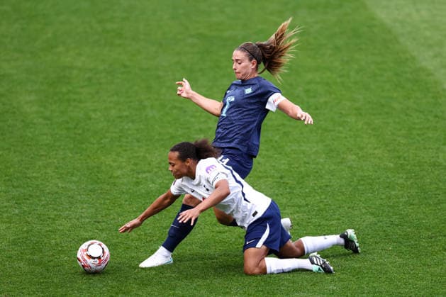 Tottenham Hotspur v London City Lionesses 04 October 2026, London - Women s Super League - Tottenham Hotspur v London City Lionesses - Alexia Putellas of London City Lionesses and Drew Spence of Tottenham Hotspur - Photo: Jacques Feeney Offside. London UK Copyright: xJacquesxFeeneyx xOffsidexOffside
