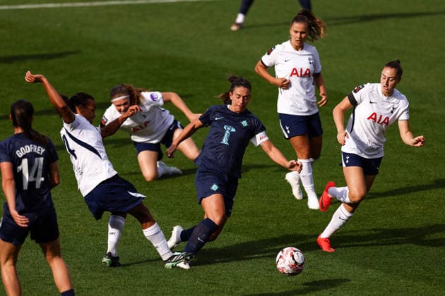Tottenham Hotspur v London City Lionesses 04 October 2026, London - Women s Super League - Tottenham Hotspur v London City Lionesses - Alexia Putellas of London City Lionesses is tackled by Drew Spence of Tottenham Hotspur - Photo: Jacques Feeney Offside. London UK Copyright: xJacquesxFeeneyx xOffsidexOffside