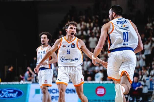 easycredit BBL Basketball Bundesliga 2026 2027 4. Spieltag Science City Jena vs NINERS Chemnitz am 04.10.2026 Jubel v.li. Kristofer Kraus und Alexander Herrera, beide Jena Sparkassen Arena