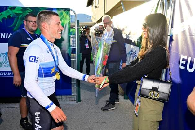 UEC 2026 Road European Championships Ljubljana 04 10 2026 LJUBLJANA, SLOVENIA - OCTOBER 04 : Evenepoel Remco (BEL) offers the flowers to his wife Oumi after winning the Men Elite cycling road race at the 2026 UEC Road European Championships Ljubljana, an UCI Continental Championships cycling race of 196,3 km with start in Ljubljana and finish in Sencur on October 4, 2026 in Ljubljana, Slovenia, 04 10 2026 Ljubljana Slovenia  Copyright: xJanxDexMeuleneirx