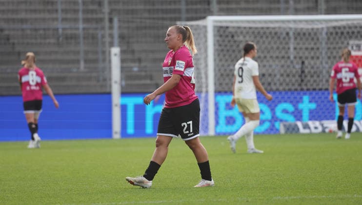 Stuttgart , Google Pixel Frauen-Bundesliga VfB Stuttgart vs. Union Berlin , Leonie Schetter ( VfB )