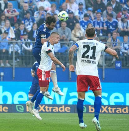Foto : Thomas DELANEY gegen Miro MUHEIM ( HSV ) Fussball Bundesliga , Freundschaftsspiel am So. 04.10.2026 Hamburger SV - FC Kopenhagen
