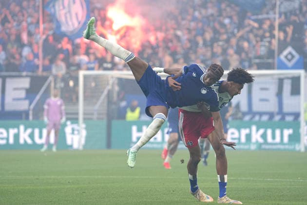 Foto : Bilal YALCINKAYA ( HSV ) gegen Geovanni Vianney NDJEE Fussball Bundesliga , Freundschaftsspiel am So. 04.10.2026 Hamburger SV - FC Kopenhagen
