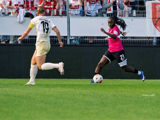 Mira Arouna (VfB Stuttgart, 21) am Ball GER, Fussball, VfB Stuttgart vs. 1. FC Union Berlin, Google Pixel Frauen-Bundesliga, 6 Spieltag, Stuttgart, Saison 2026 2027, 04.10.2026 GER, Fussball, VfB Stuttgart vs. 1. FC Union Berlin, Google Pixel Frauen-Bundesliga, 6. Spieltag, Stuttgart, Saison 2026 2027, 04.10.2026 Stuttgart Copyright: xCarstenxSchweringx EP_CSG