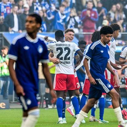 Nicolai Remberg ( HSV ) trifft köpft zum 2:0 und jubelt mit Kofi Amoako ( HSV ) Deutschland , Hamburg , Volksparkstadion , Fussball , 1. Bundesliga , Test , Hamburger SV - FC Kopenhagen