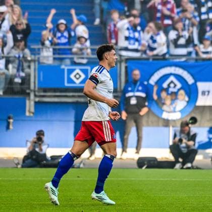 Nicolai Remberg ( HSV ) trifft köpft zum 2:0 und jubelt Deutschland , Hamburg , Volksparkstadion , Fussball , 1. Bundesliga , Test , Hamburger SV - FC Kopenhagen