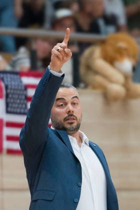 Timur Topal (Lions, Head Coach), halfit Lions vs. TK Hannover Luchse, Damen Basketball, 1. Bundesliga, DBBL, 1. Spieltag Saison 2026 27, 04.10.2026. Halle SWH Arena Sachsen-Anhalt Deutschland