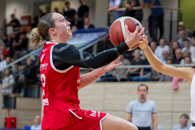 Toyota DBBL 2026 2027 - HalFit Lions vs.TK Hannover Halle Saale, Deutschland 04.Oktober 2026: Im Bild:Jordan King (Halle) mit Ball, Halle Saale swh.Arena Sachsen-Anhalt Deutschland