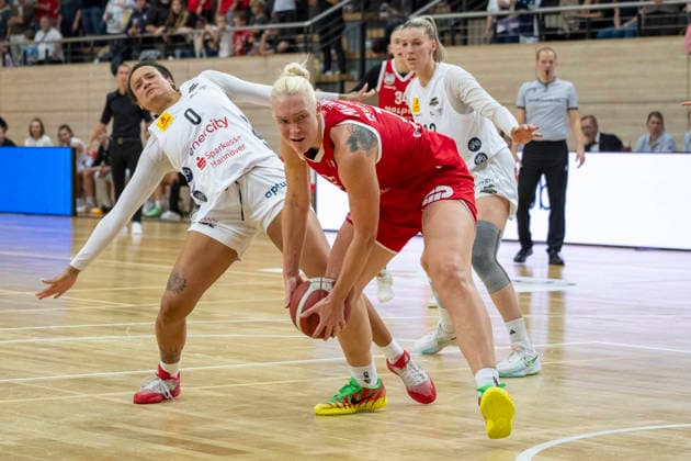 Toyota DBBL 2026 2027 - HalFit Lions vs.TK Hannover Halle Saale, Deutschland 04.Oktober 2026: Im Bild:v.li.Nora Francois (Hannover), Marta Miscenko (Halle)und Meret Kleine-Beek (Hannover) Halle Saale swh.Arena Sachsen-Anhalt Deutschland