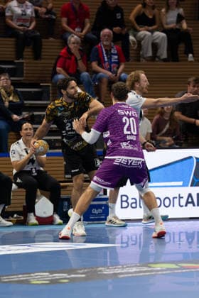 Im Bild: Sebastian Greß (25, Dresden) wirft den Ball 04.10.2026, HC Elbflorenz 2006 - TV 05 07 Hüttenberg, 2. Handball-Bundesliga, 6. Spieltag, Deutschland, Dresden, BallsportArena Dresden Copyright: HMBxMedia xEtiennexSchlick