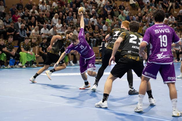 Im Bild: Torsten Anselm (25, Hüttenberg) beim Angriff 04.10.2026, HC Elbflorenz 2006 - TV 05 07 Hüttenberg, 2. Handball-Bundesliga, 6. Spieltag, Deutschland, Dresden, BallsportArena Dresden Copyright: HMBxMedia xEtiennexSchlick