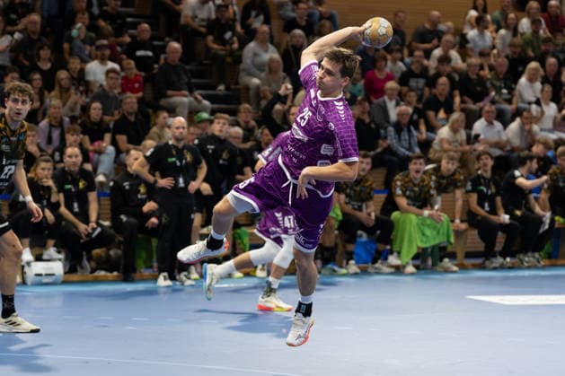 Im Bild: Torsten Anselm (25, Hüttenberg) beim Angriff 04.10.2026, HC Elbflorenz 2006 - TV 05 07 Hüttenberg, 2. Handball-Bundesliga, 6. Spieltag, Deutschland, Dresden, BallsportArena Dresden Copyright: HMBxMedia xEtiennexSchlick