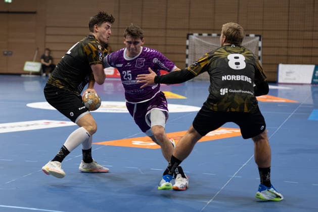 Im Bild: Torsten Anselm (25, Hüttenberg) beim Angriff 04.10.2026, HC Elbflorenz 2006 - TV 05 07 Hüttenberg, 2. Handball-Bundesliga, 6. Spieltag, Deutschland, Dresden, BallsportArena Dresden Copyright: HMBxMedia xEtiennexSchlick