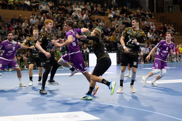 Im Bild: TV 05 07 HÜTTENBERG beim Angriff 04.10.2026, HC Elbflorenz 2006 - TV 05 07 Hüttenberg, 2. Handball-Bundesliga, 6. Spieltag, Deutschland, Dresden, BallsportArena Dresden Copyright: HMBxMedia xEtiennexSchlick