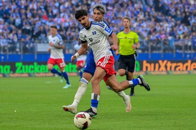 Martin Adeline ( HSV ) Maher Carrizo ( Kopenhagen ) Deutschland , Hamburg , Volksparkstadion , Fussball , 1. Bundesliga , Test , Hamburger SV - FC Kopenhagen