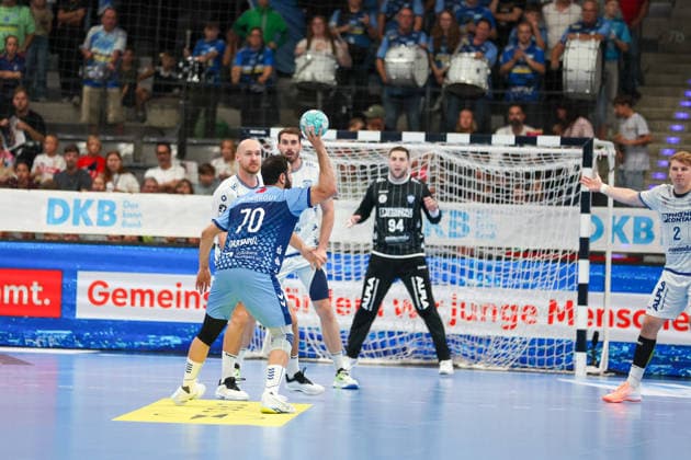 Mohamed Darmoul (TVB Stuttgart, 70) spielt einen Pass GER, TVB Stuttgart vs. TBV Lemgo Lippe, Handball, Opel Handball-Bundesliga, 6. Spieltag, Spielzeit 2026 2027, 04.10.2026 GER, TVB Stuttgart vs. TBV Lemgo Lippe, Handball, Opel Handball-Bundesliga, 6. Spieltag, Spielzeit 2026 2027, 04.10.2026 Stuttgart Copyright: xEibner-Pressefoto SoerenxHerwegx EP_SHG