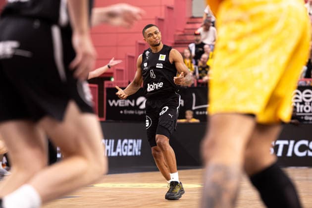 Tigers Tuebingen - Nuernberg Falcons, Herren, 2. Bundesliga, Barmer 2. Basketball Bundesliga, pro A, 3. Spieltag, Spielzeit 2026 2027, 04.10.2026 Xavier Bell (Nuernberg Falcons, 04) nach einem erfolgreichen Korb