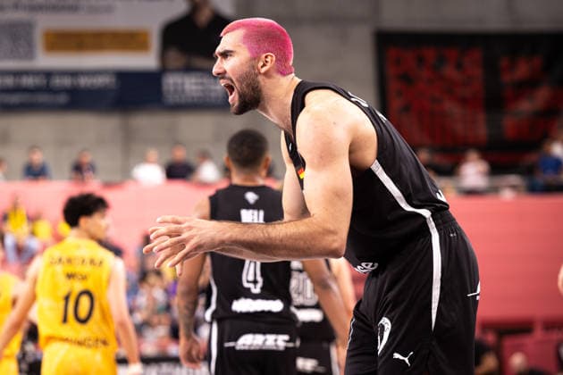 Tigers Tuebingen - Nuernberg Falcons, Herren, 2. Bundesliga, Barmer 2. Basketball Bundesliga, pro A, 3. Spieltag, Spielzeit 2026 2027, 04.10.2026 Dominick von Waaden (Nuernberg Falcons, 09) schreit zu seinen Mitspielern