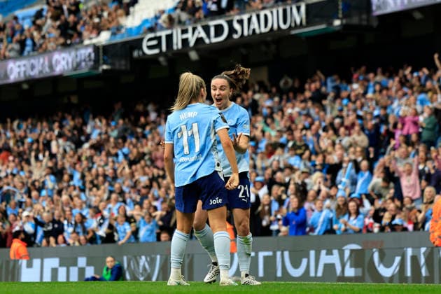 Manchester City Women v Arsenal Women FC, Women s Super League Lauren Hemp (11) of Manchester City celebrates scoring to make it 1-1 with Niamh Charles (21) of Manchester City during the Women s Super League match between Manchester City Women and Arsenal Women FC at the Etihad Stadium, Manchester, UK on 4 October 2026. Manchester Etihad Stadium Manchester UK Editorial use only DataCo restrictions apply See www.football-dataco.com , Copyright: xConorxMolloyx PSI-24969-0046