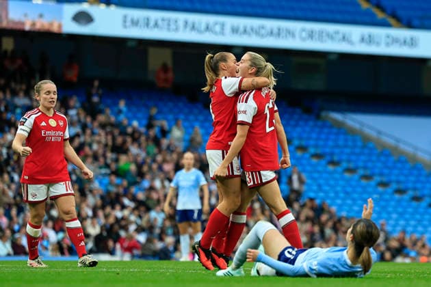 Manchester City Women v Arsenal Women FC, Women s Super League Alessia Russo (23) of Arsenal celebrates scoring to make it 1-2 during the Women s Super League match between Manchester City Women and Arsenal Women FC at the Etihad Stadium, Manchester, UK on 4 October 2026. Manchester Etihad Stadium Manchester UK Editorial use only DataCo restrictions apply See www.football-dataco.com , Copyright: xConorxMolloyx PSI-24969-0049