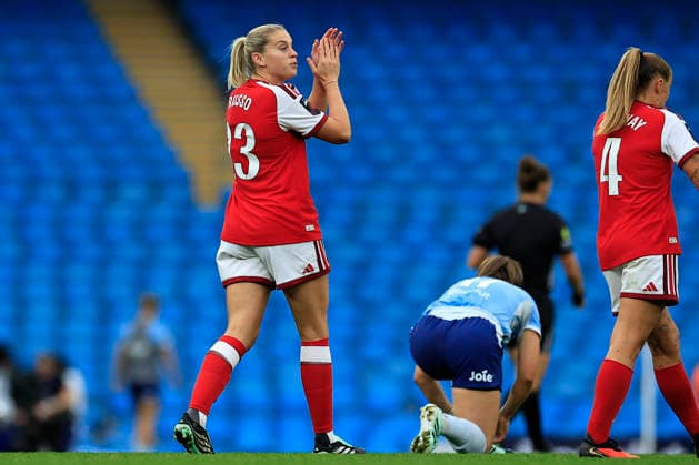 Manchester City Women v Arsenal Women FC, Women s Super League Alessia Russo (23) of Arsenal celebrates scoring to make it 1-2 during the Women s Super League match between Manchester City Women and Arsenal Women FC at the Etihad Stadium, Manchester, UK on 4 October 2026. Manchester Etihad Stadium Manchester UK Editorial use only DataCo restrictions apply See www.football-dataco.com , Copyright: xConorxMolloyx PSI-24969-0050