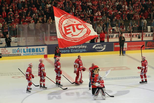 Sahnpark Crimmitschau 04.10.2026 Saison 2026 27 Eishockey 2. Bundesliga Hauptrunde Spiel 6 Kunsteisstadion Sachsen Sachsenderby Derby Eispiraten Eispiraten - Lausitzer Füchse Crimmitschau zum einlaufen Crimmitschau Sachsen Germany